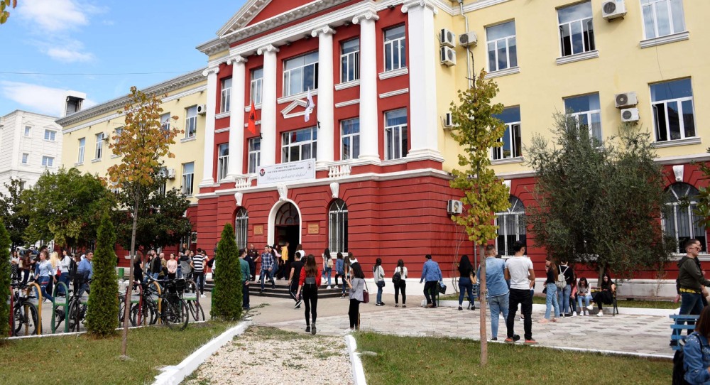Hapen aplikimet per ne Universitet, ja afati qe kane maturantet